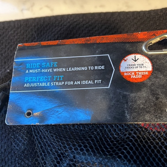 Mongoose Youth BMX Gel Pads Set, Knees & Elbows, Item  # MG506-3 - Picture 5 of 7